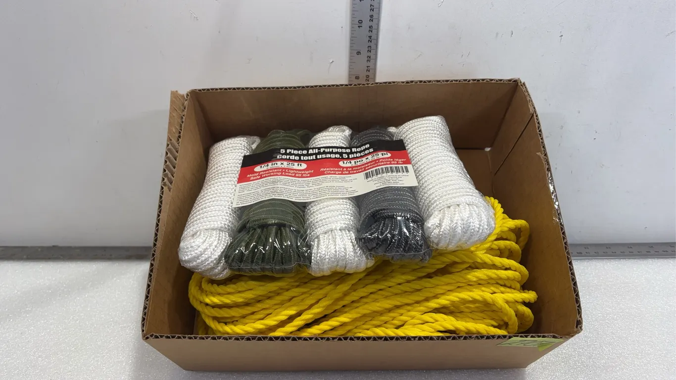Assorted Nylon Ropes with Various Lengths, Approx. 7 pce 1/4"x25ft, 1/4"x20ft, 1/4"x30ft *Unreserved*