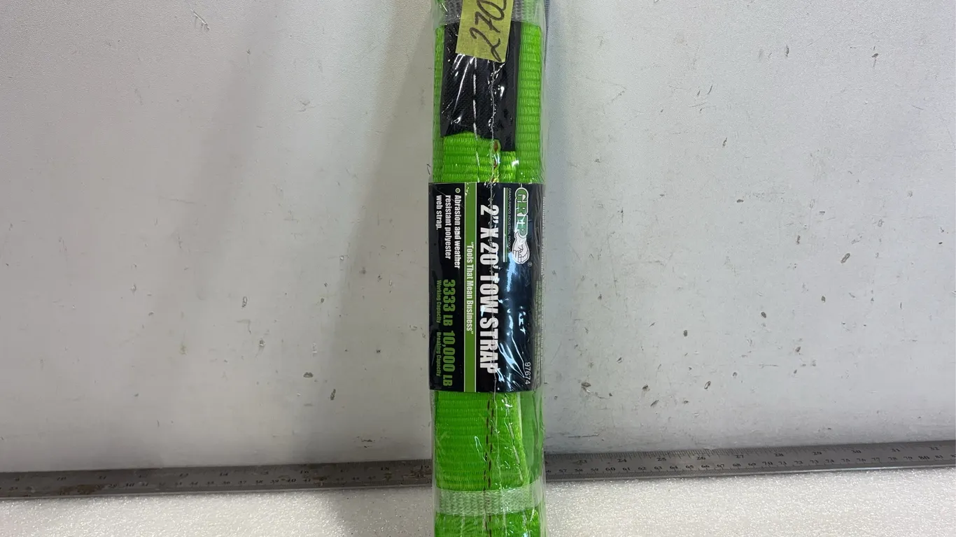 Grip Brand Tow Strap, Approx. 3333Lb Caparacity 2"x20ft *Unreserved*