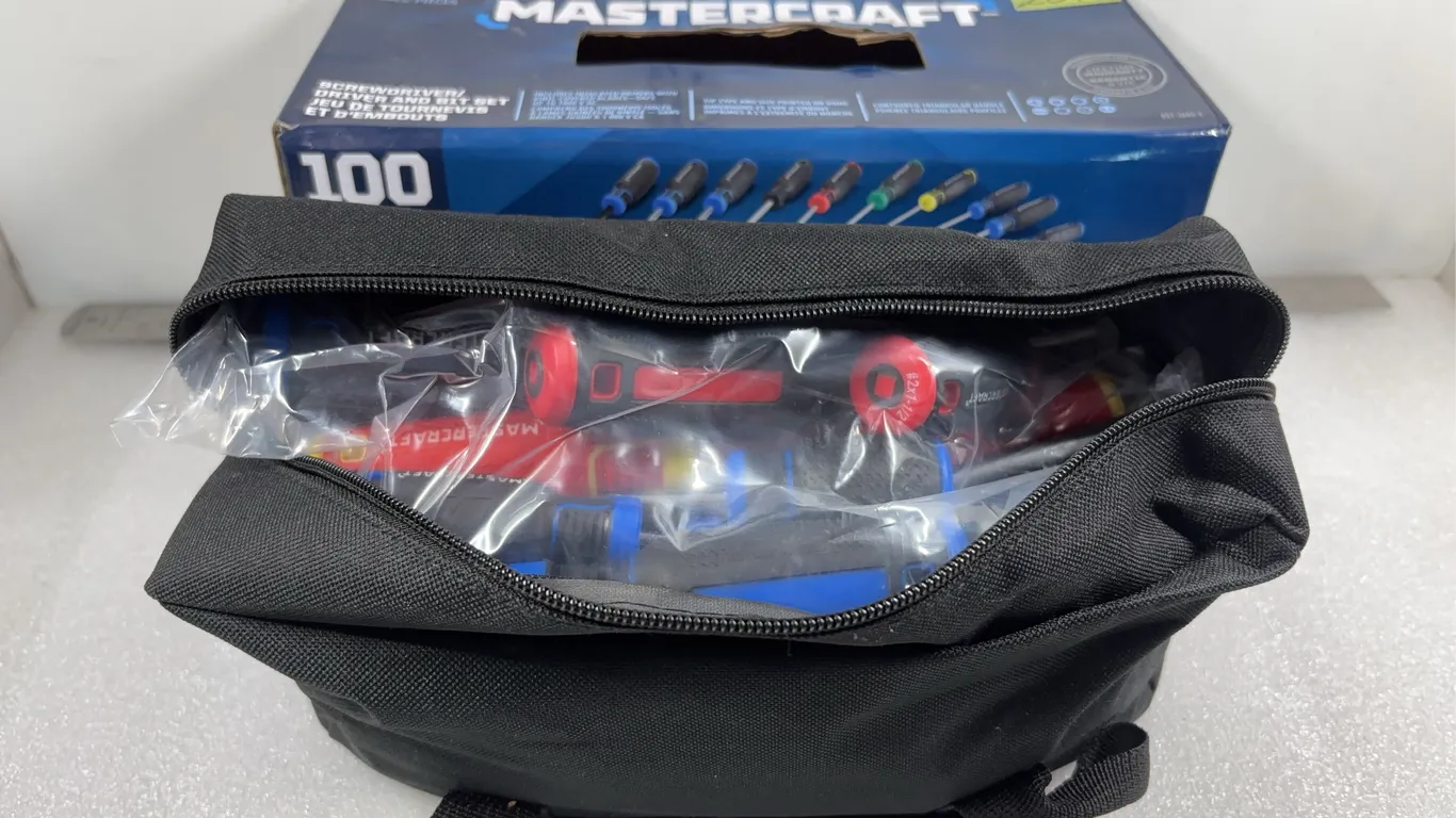 Mastercraft Screwdriver and Bit Set, Approx 100 pce 12"x7"x6" *Unreserved*