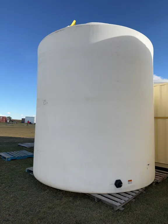 Norwesco Vertical Poly Water Tank w/ftg, Approx. 12' x 12' x 13' high, 10,000 Us Gallons, 8340 Imperial Gallons, *Unreserved