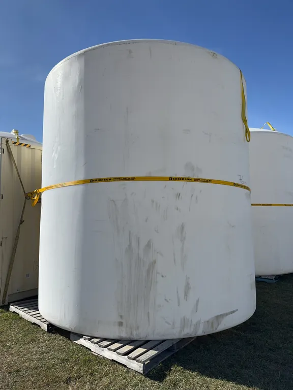 Norwesco Vertical Poly Water Tank w/ftg, Approx. 12' x 12' x 13' high, 10,000 Us Gallons, 8340 Imperial Gallons, *Unreserved
