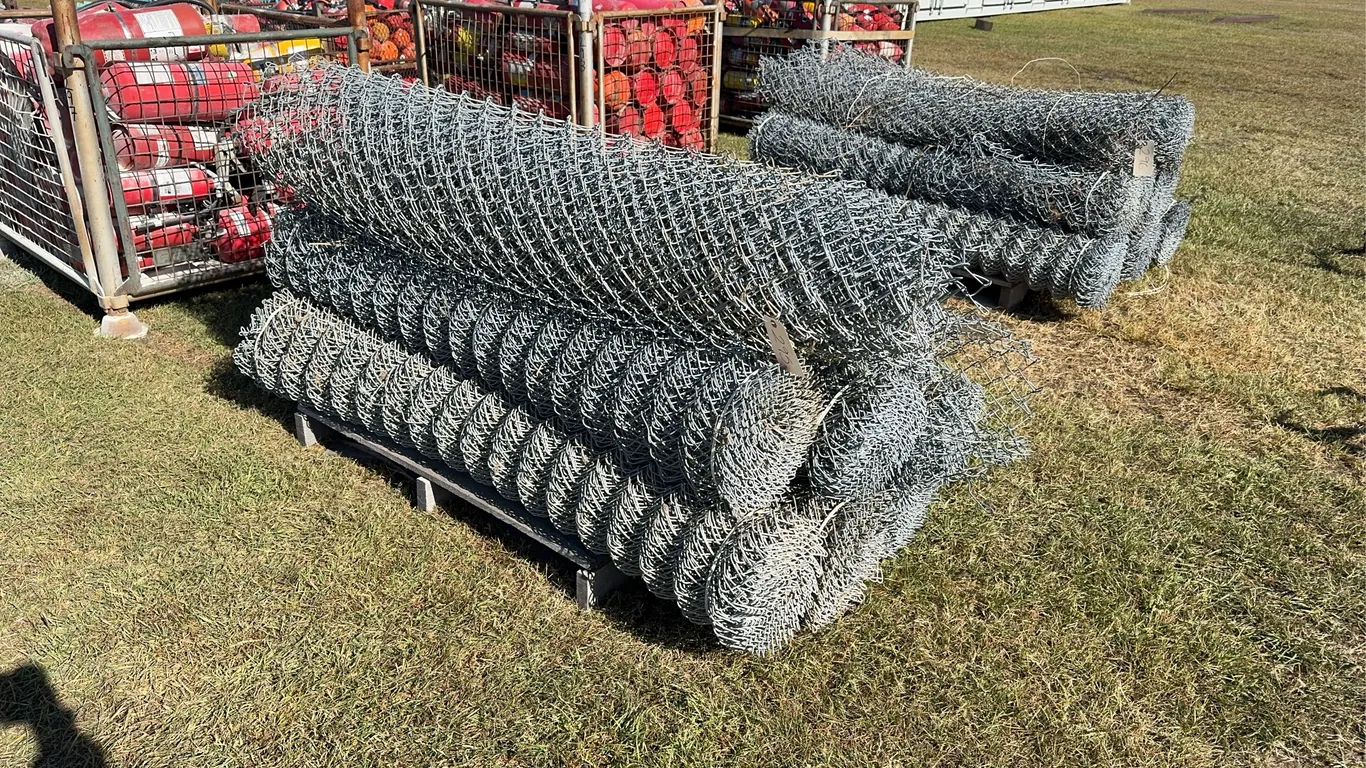 8 - Rolls of 5' Chainlink - Unknown Length *Unreserved*
