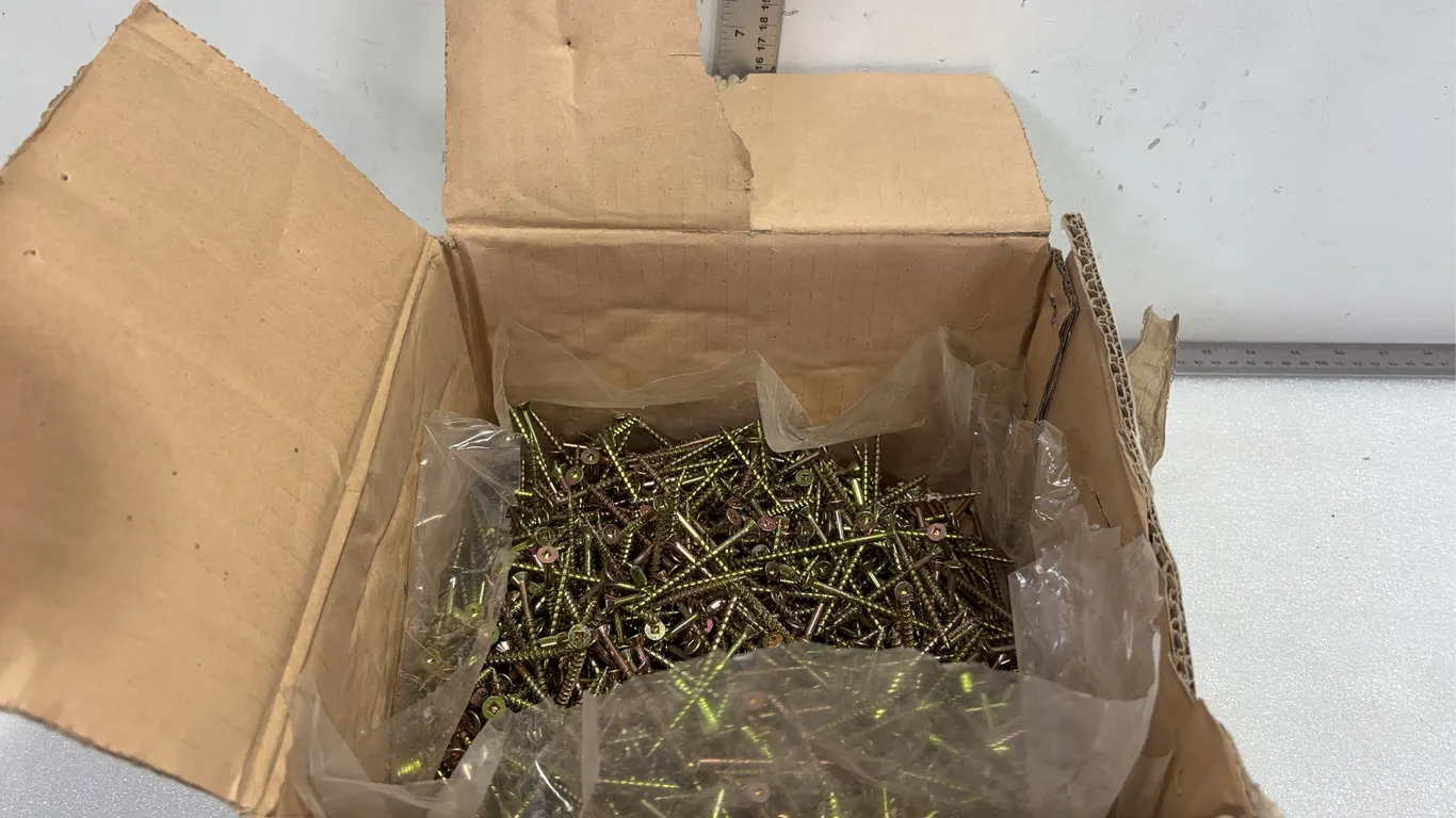 Box of 8 x 2-1/2" Yellow Sinz Flat Head Screws, Approx. 500 pce *Unreserved*