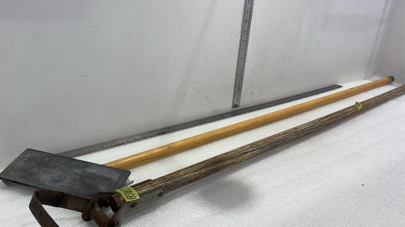 Handheld Sander & Hoe, Approx. 2 pce 55" Length *Unreserved*