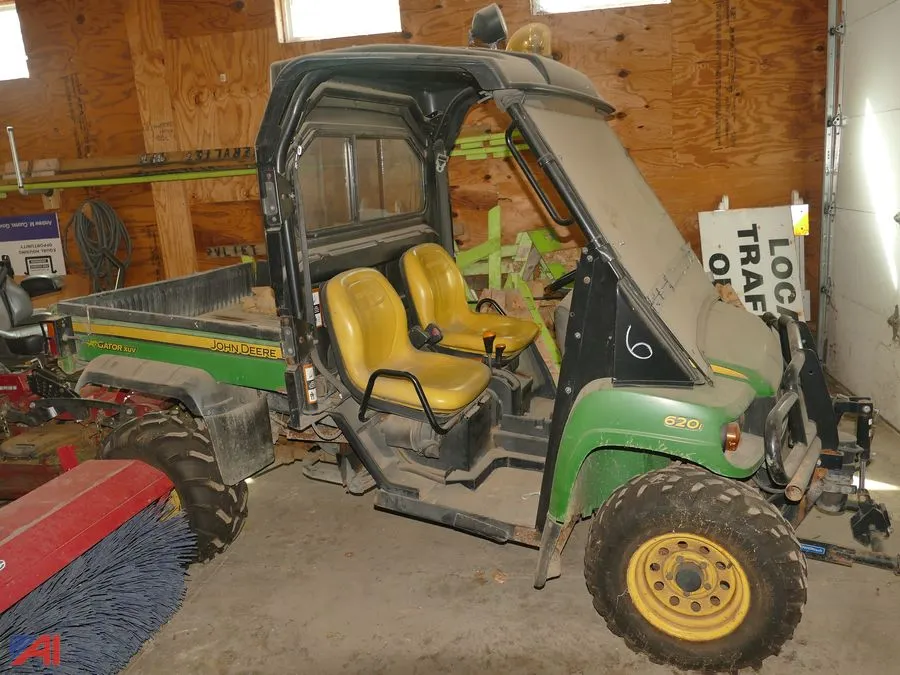 (#6) John Deere XUV 620i UTV with Doors