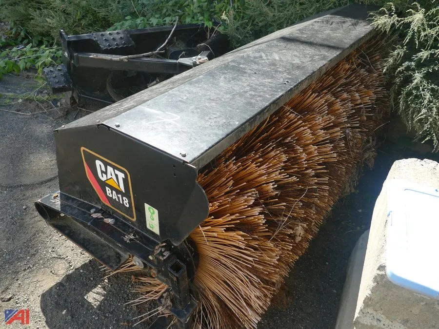 (#7) 2012 CAT BA18 84" Angle Broom Sweeper Attachment
