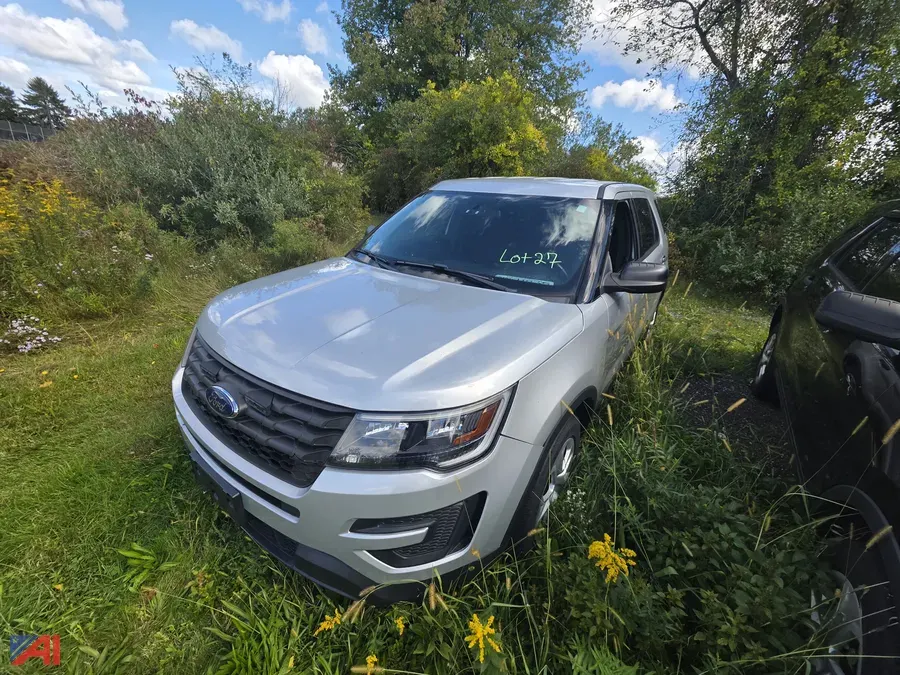 2019 Ford Explorer SUV/Police Vehicle (H835)
