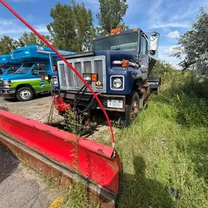 (#9008) 1995 International 2574 Sander Truck with Plow