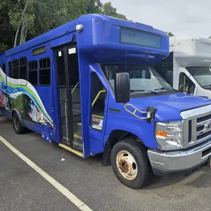 (#1) 2017 Ford E-450 Super Duty Shuttle Bus