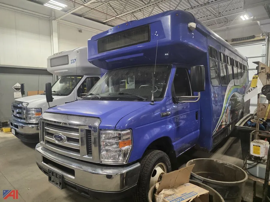 (#2) 2017 Ford E-450 Super Duty Shuttle Bus