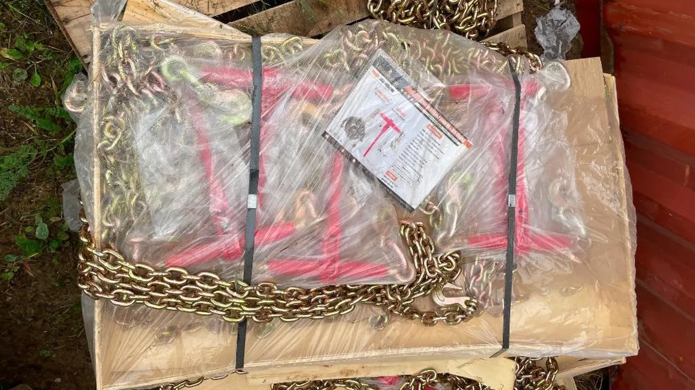 9200lbs Ratchet Binders & 3/8 Chains
