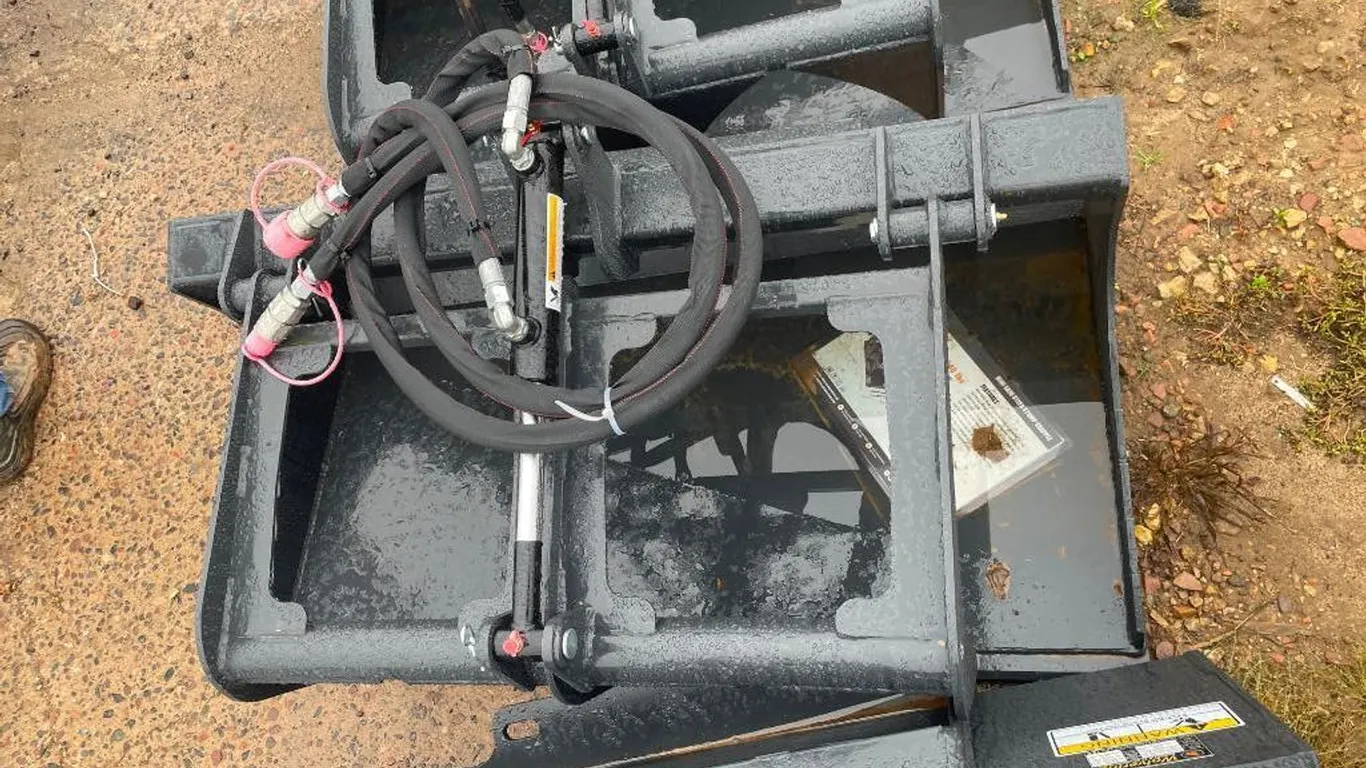 Mini Skidsteer Stump Grapple Bucket - To Fit MINI Skidsteer Loader