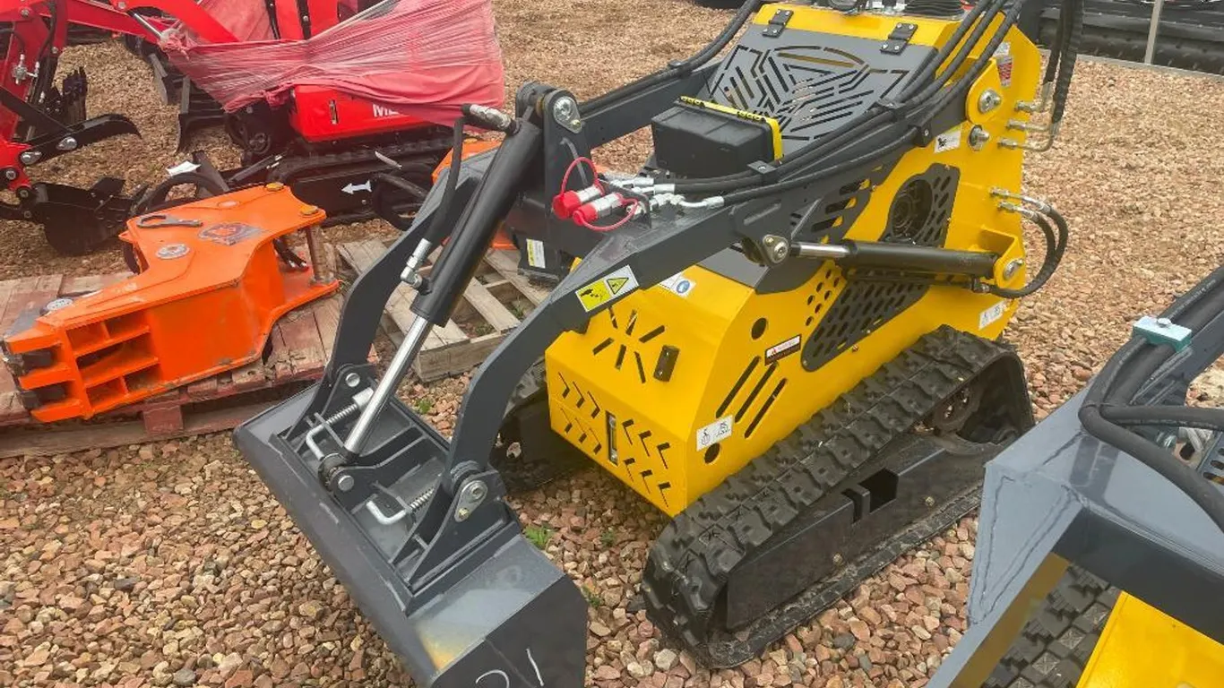 SSL60 Skidsteer Loader - Yellow
