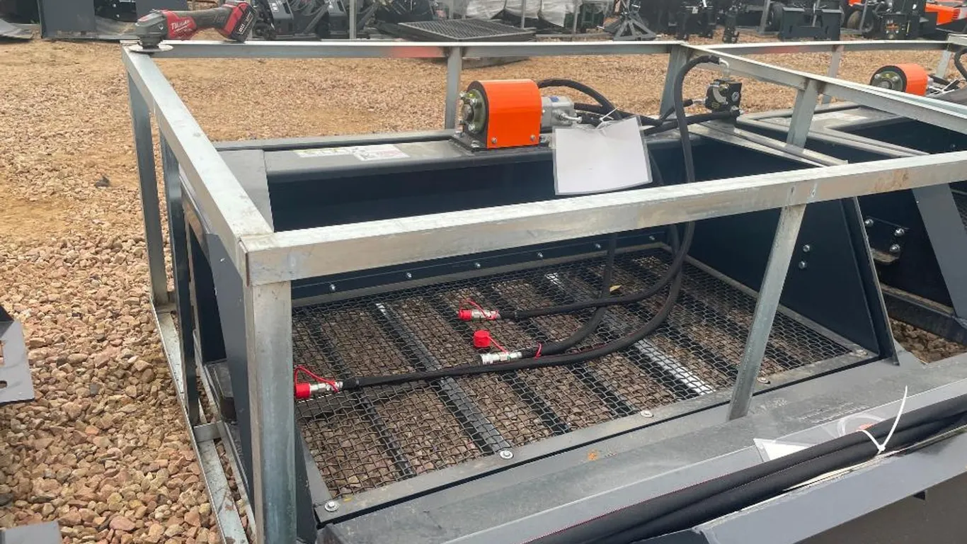 Skidsteer 72'' Screening Bucket