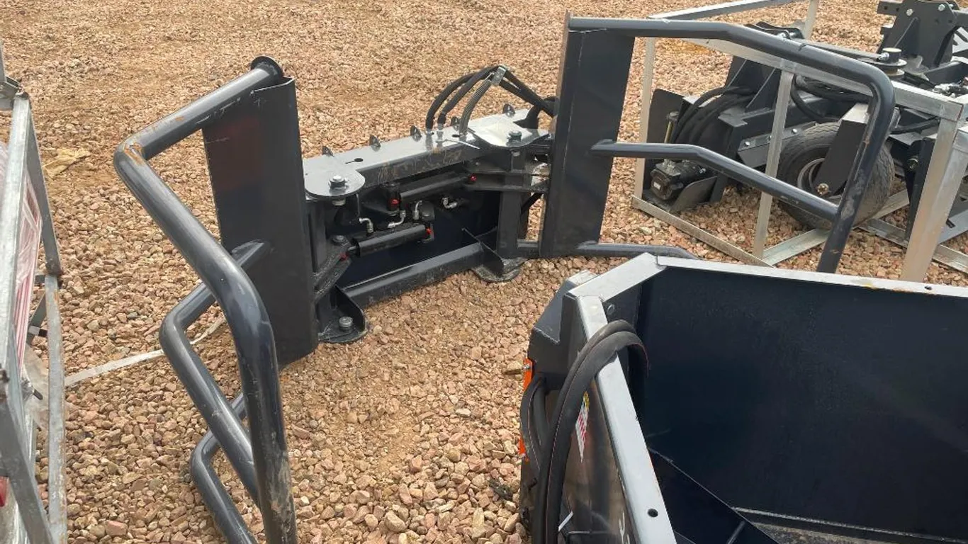 Skidsteer Hydraulic Adjustable Bale Squeeze