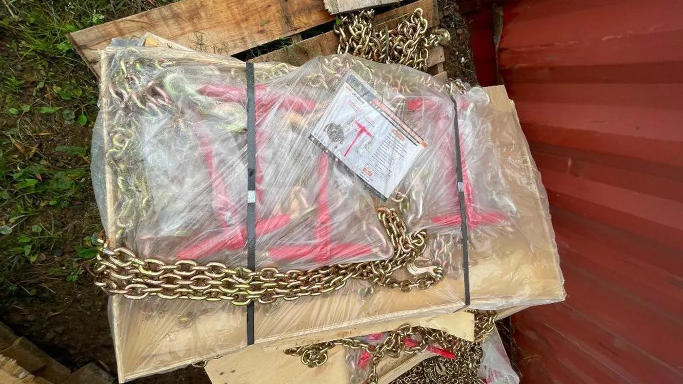 9200lbs Ratchet Binders & 3/8 Chains