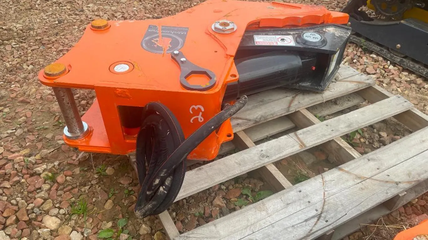 Hydraulic Clamp/Thumb Excavator Attachment