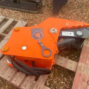 Hydraulic Clamp/Thumb Excavator Attachment