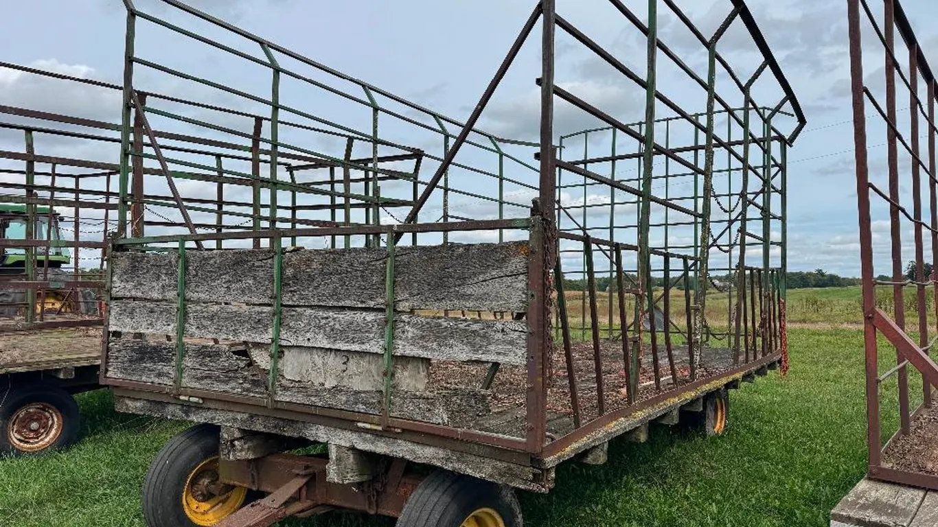 Small Square Bale Kick Wagon
