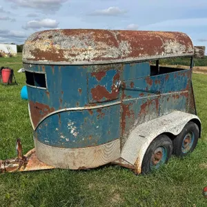 Tandem Axle Horse Trailer