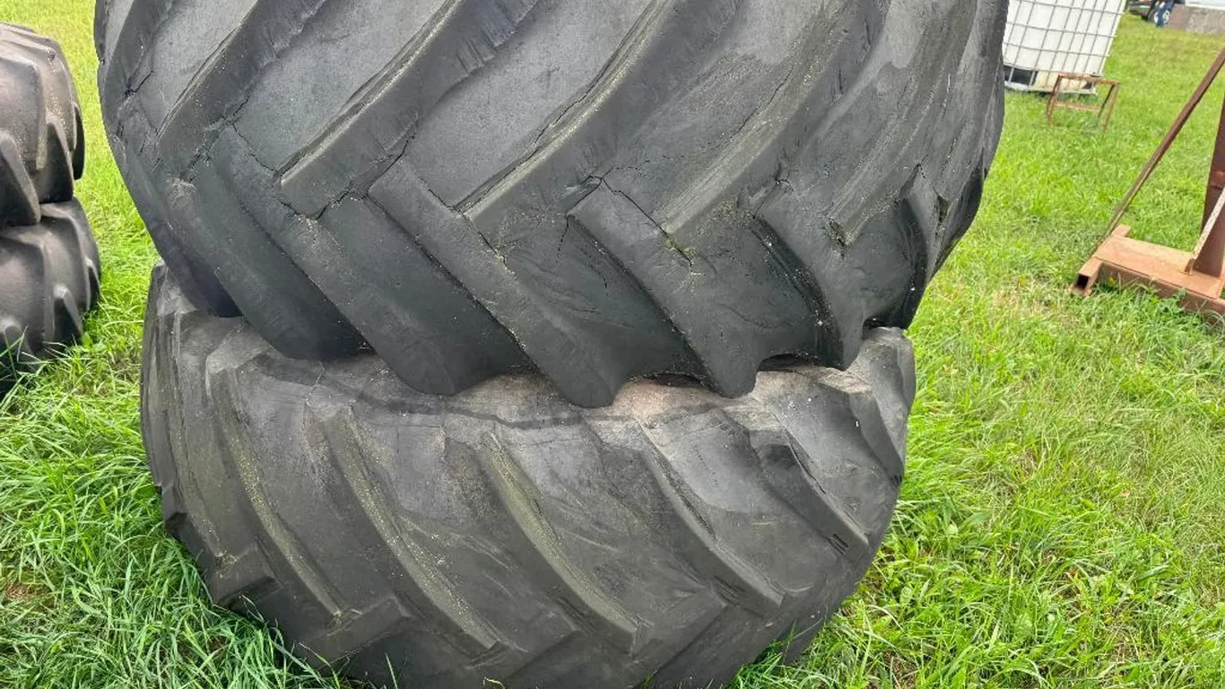 Pair of 24.5x32 Tires and Rims