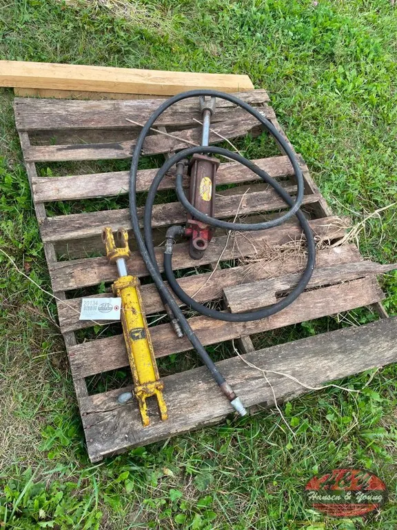 (2) Hydraulic Cylinders