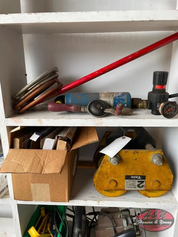 Content of 2 Shelves