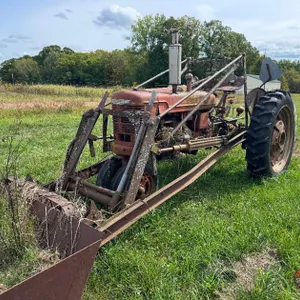 Massey Ferguson w/ Front-End Loader