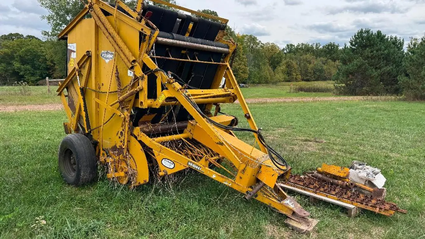 Vermeer 605-E Round Baler