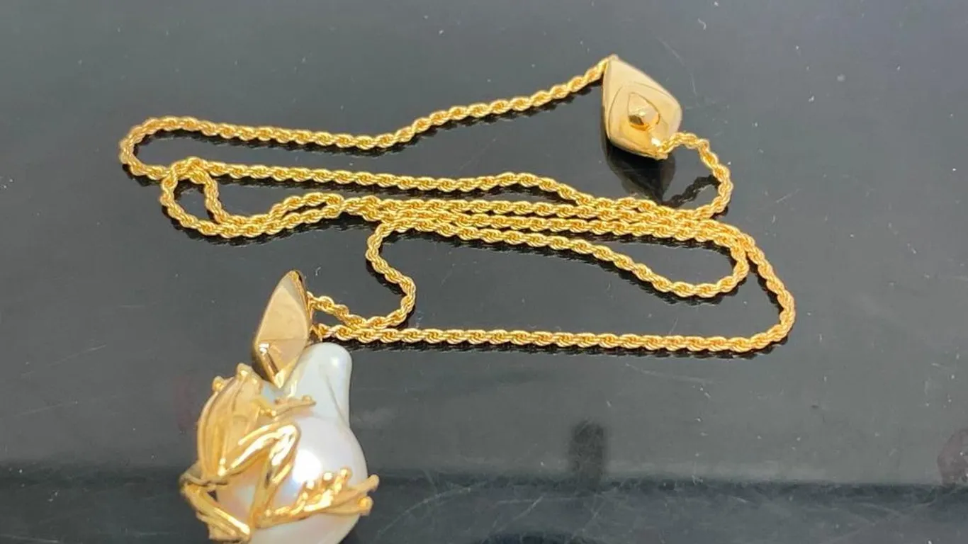 Bottega Veneta Women's Rana Pearl Pendant Gold Tone Necklace