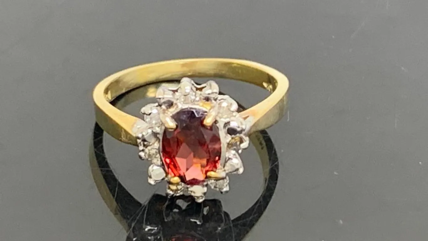 10K Yellow Gold Red Gemstone Ring