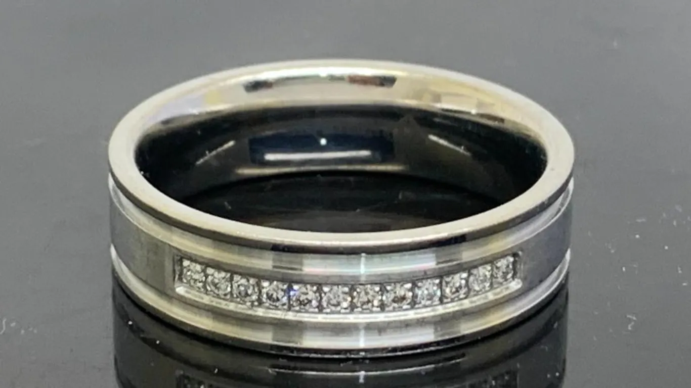 Siver Tone Men's Wedding Band