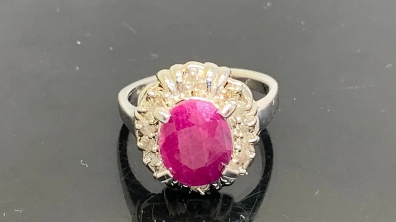 10K White Gold Red Gemstone Cocktail Ring