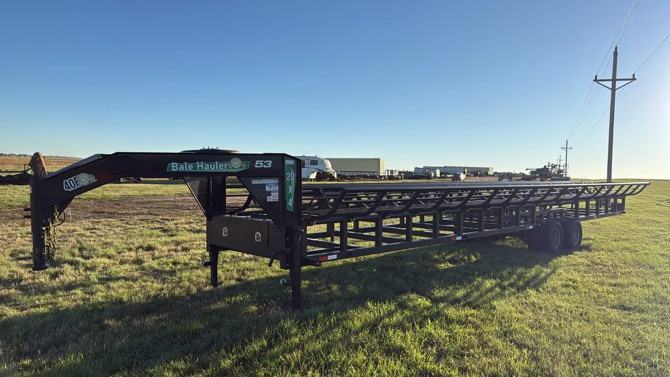 1862 - IA 20x4 Bale Trailer