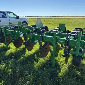 3351 - John Deere 2100 Ripper