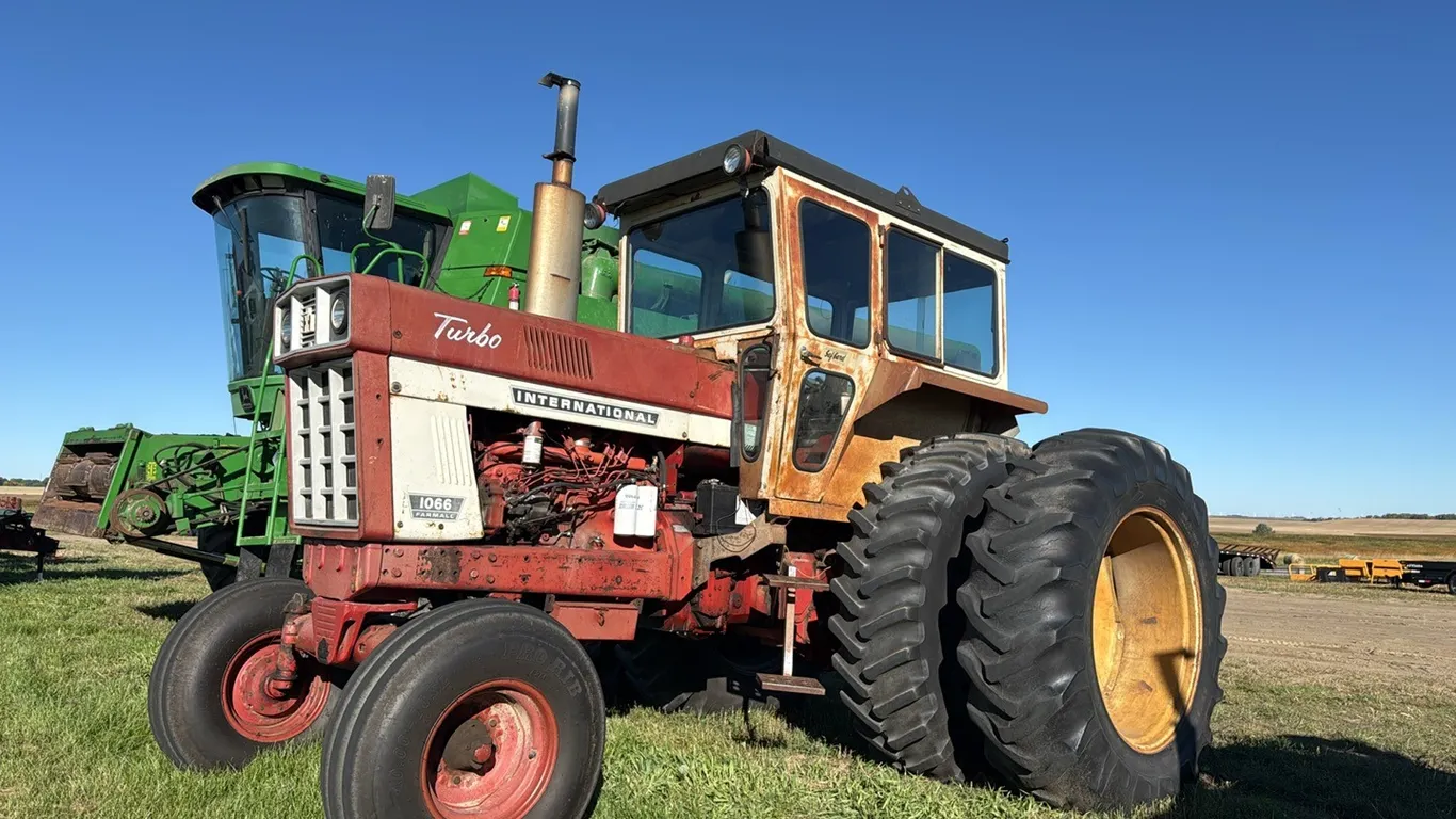 1254 - International 1066 Tractor