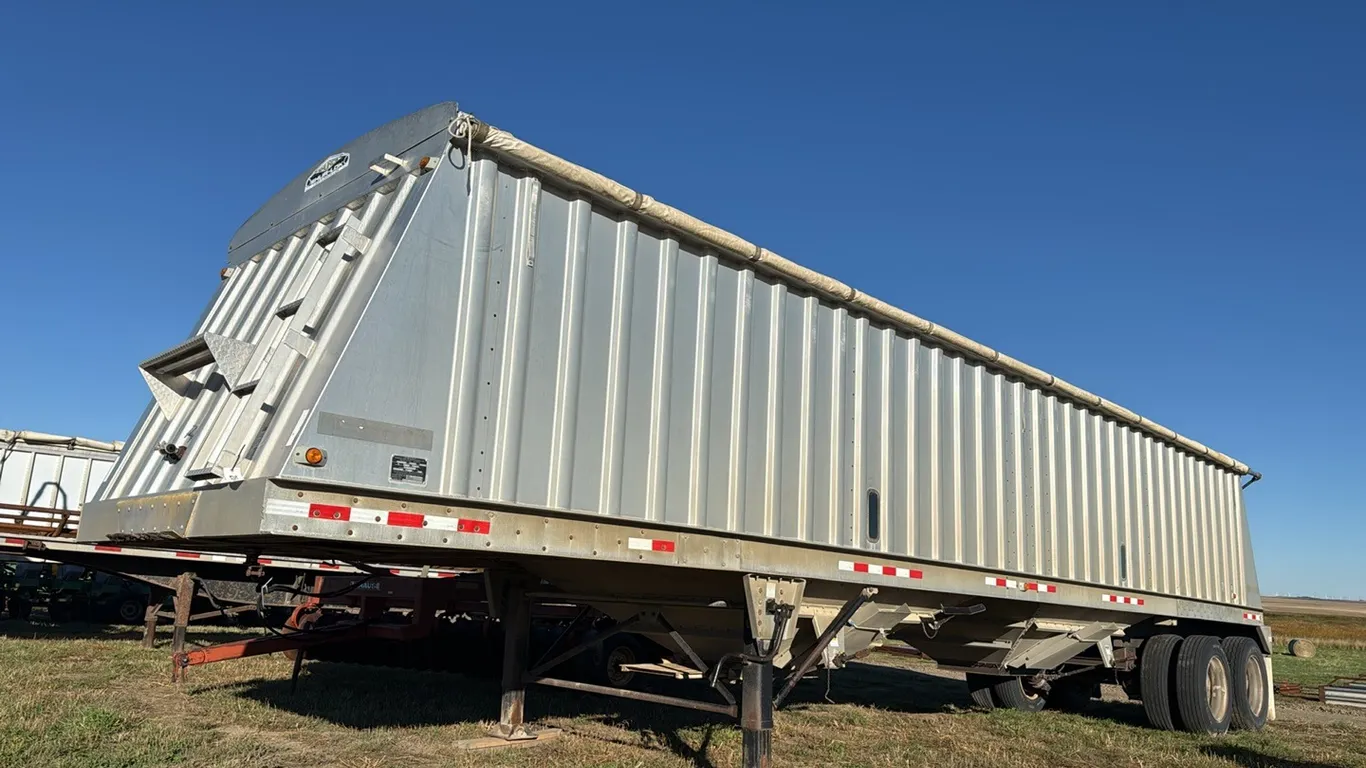 2645 - 2005 Dakota Hopper Trailer