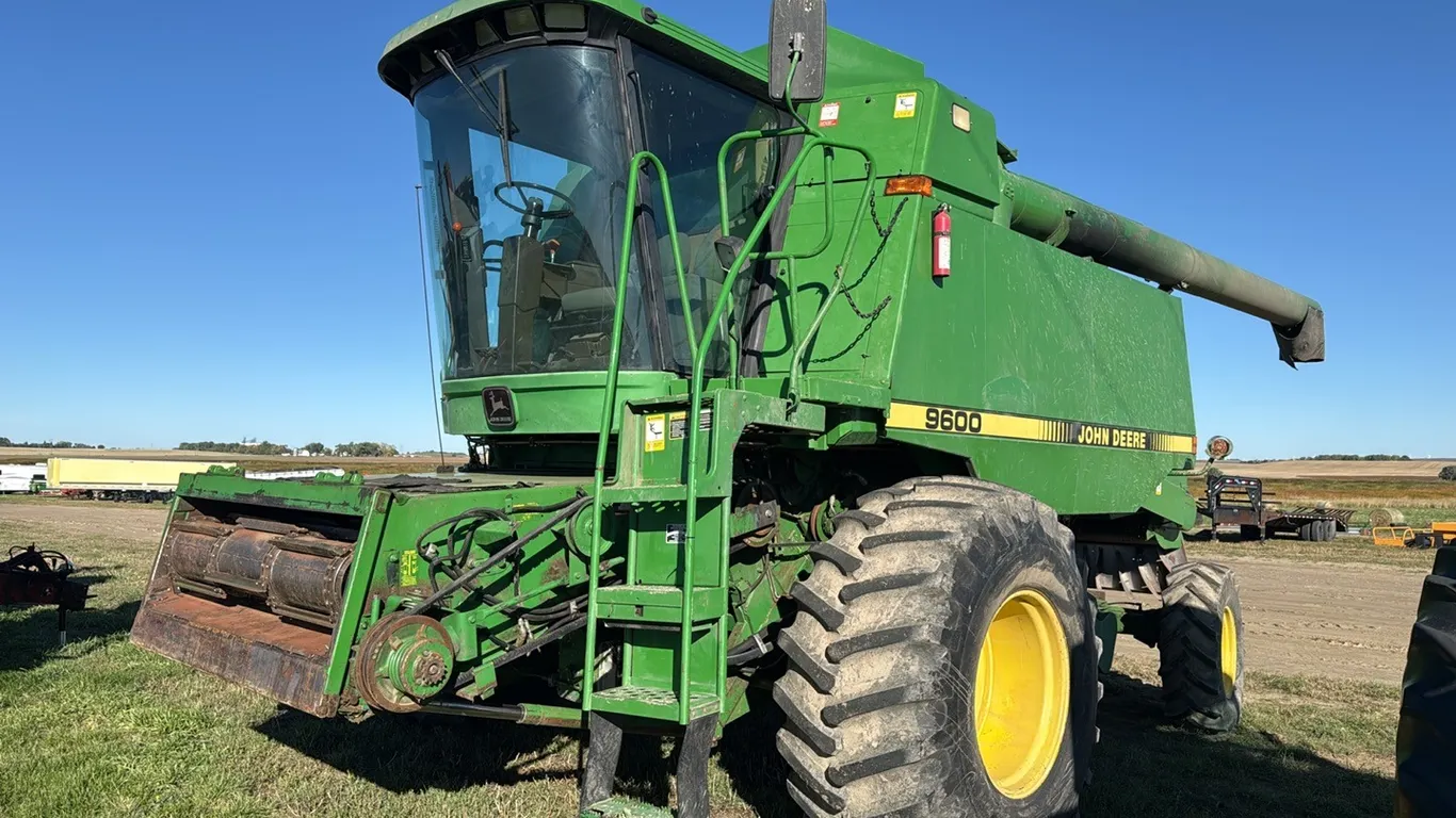 1482 - John Deere 9600 Combine