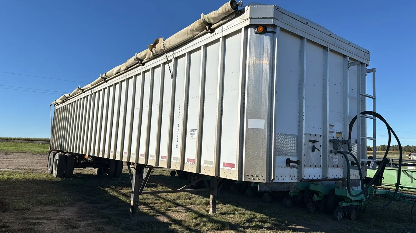 0046 - 2001 Red River Live Bottom Trailer