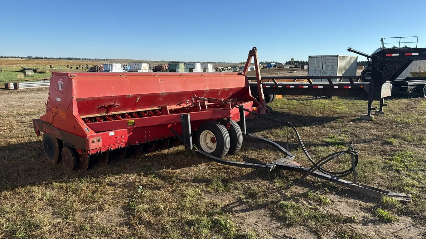3393 - IH 6200 Drill