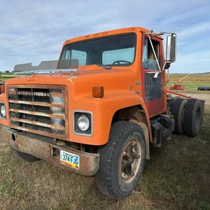 2939 - 1980 IH 1854 Single Ax Semi