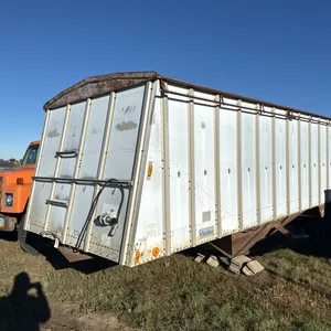 2447 - 1980 Merrit Hopper Trailer * No Jacks*