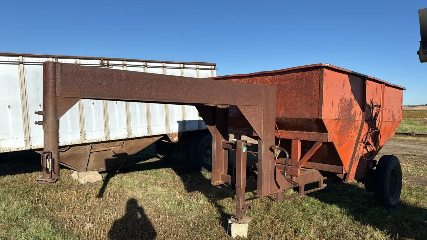 2450 - Shop-built Gooseneck Gravity Box