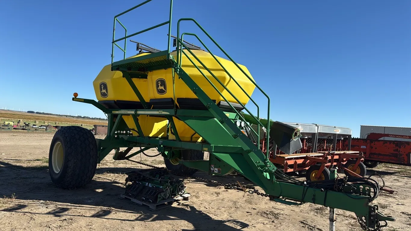 1771 - John Deere 1910 Air Cart