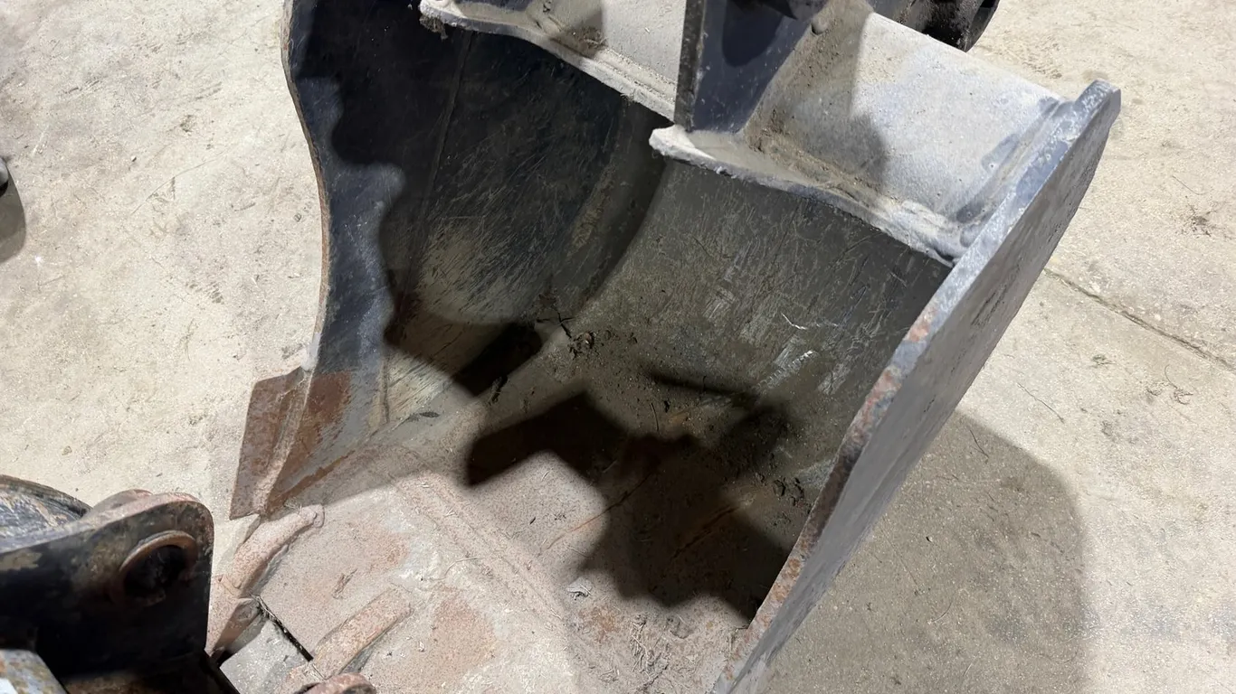 JCB Backhoe Bucket 24"