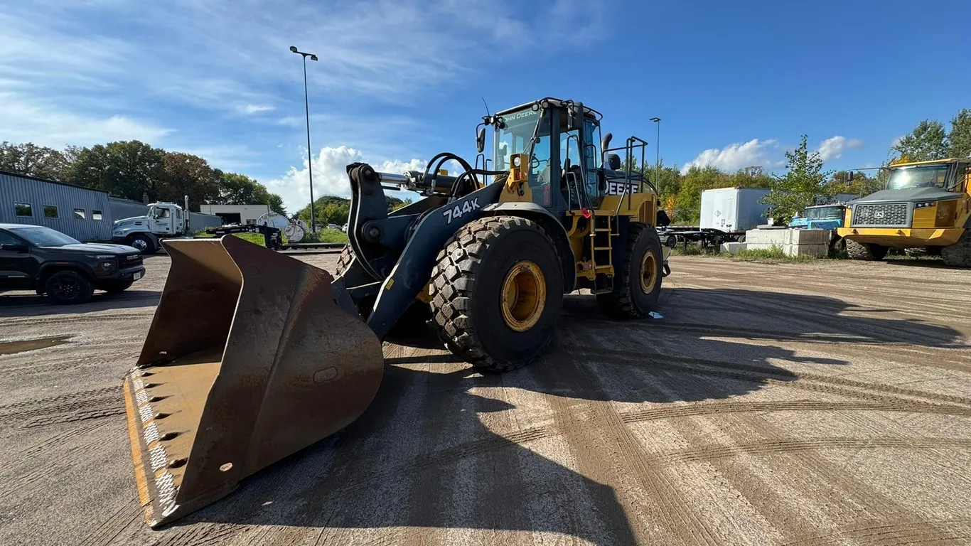 Deere 744K Wheel Loader