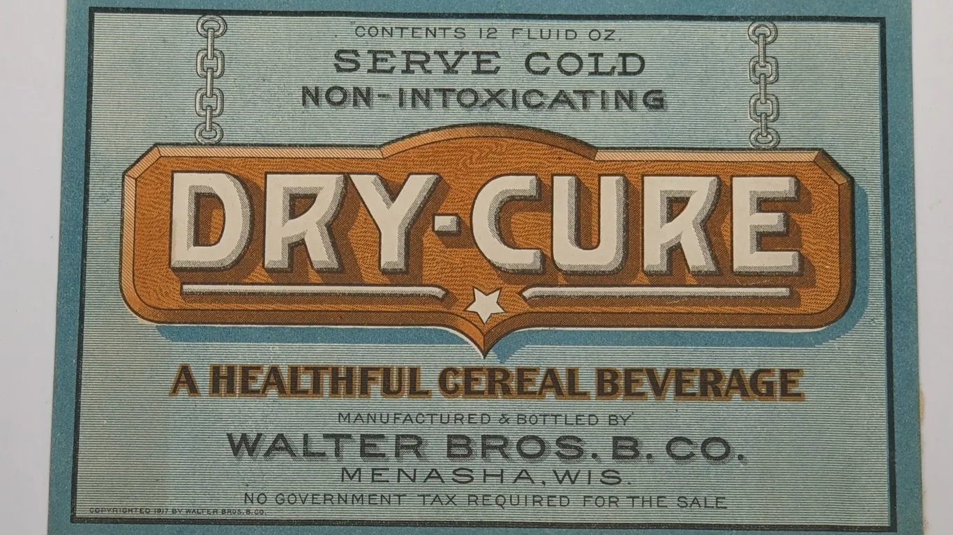 PROHIBITION ERA 12 OZ BOTTLE LABEL DRY-CURE CEREAL BEVERAGE WALTER BROS MENASHA WISCONSIN