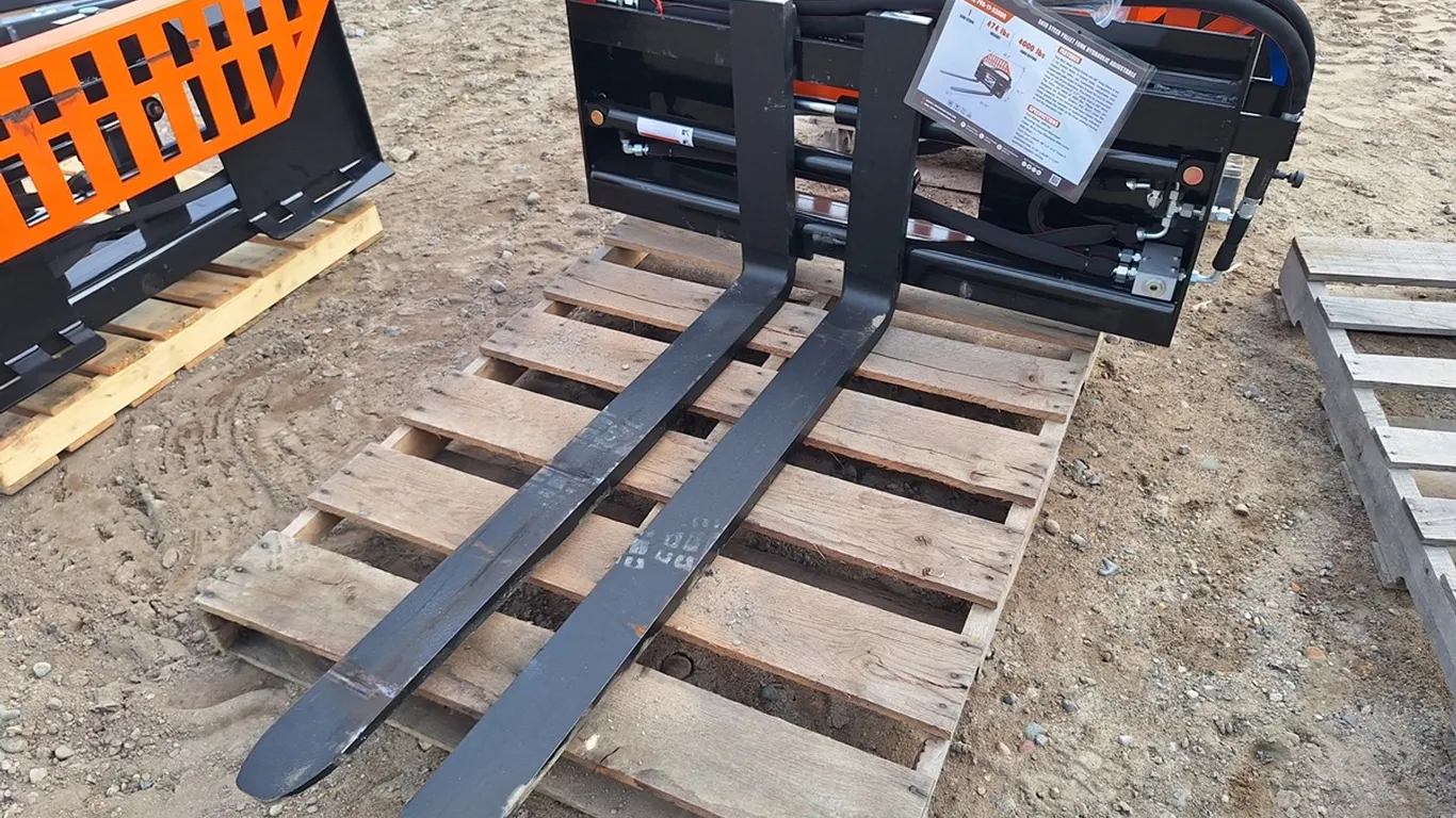2026 Wolverine Adjustable Hydraulic Pallet Fork, Model PFA-11-3300G, Unused