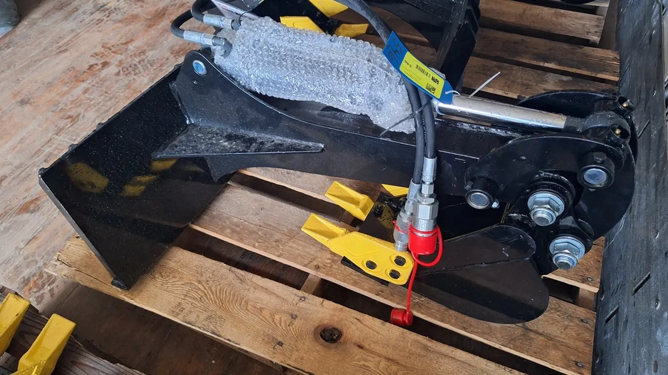 2026 ZJZ Mini Digger Skid Steer Attachment, Unused, Maximum lift force: 1178mm, weight: 55kg