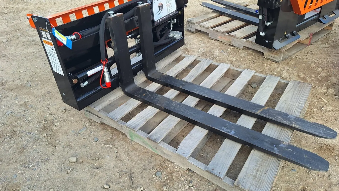 2026 Wolverine Adjustable Hydraulic Pallet Fork, Model PFA-11-3300G, Unused